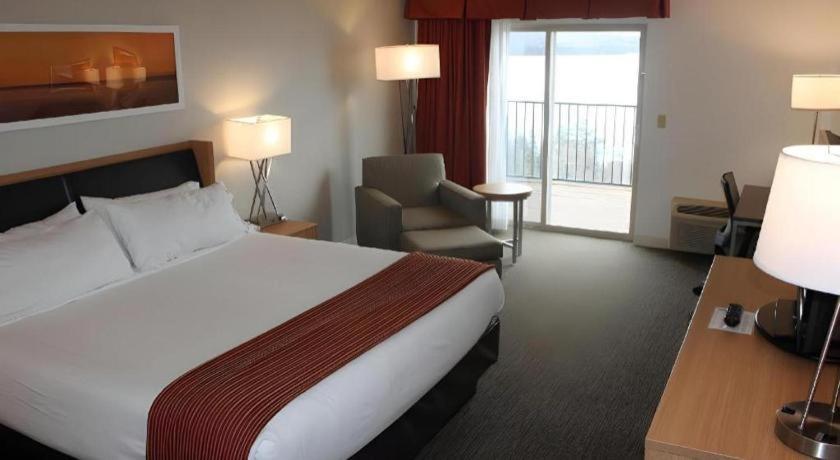 Holiday Inn Express Munising-Lakeview Hotel By Ihg Zewnętrze zdjęcie