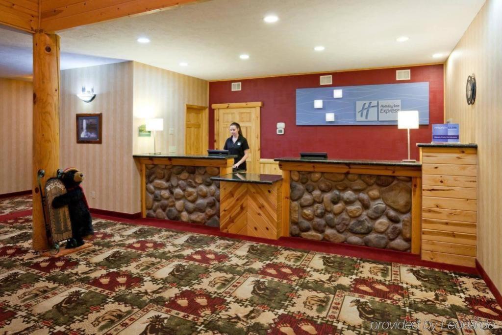 Holiday Inn Express Munising-Lakeview Hotel By Ihg Zewnętrze zdjęcie